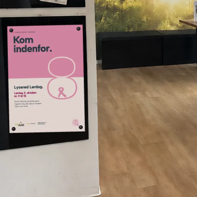 Plakaten ved caféen